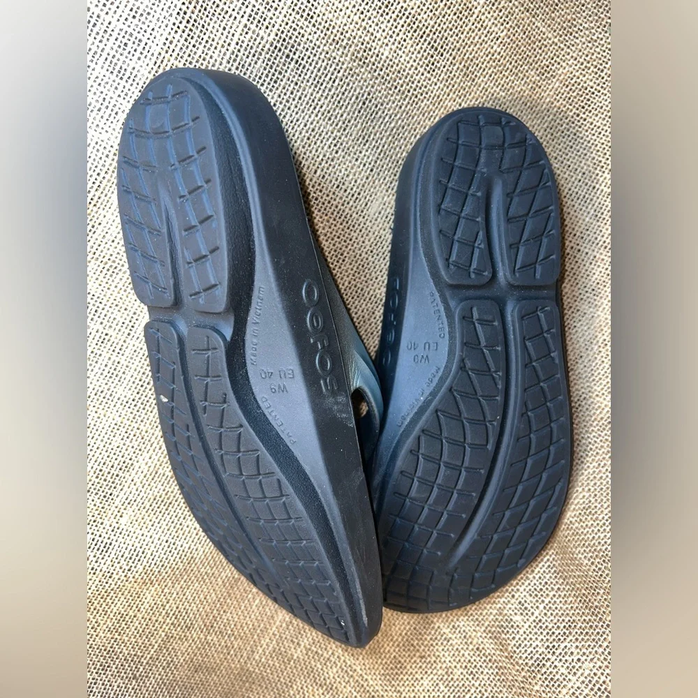 OOFOS Black and Silver Women's Sandals - Picture 5 of 5